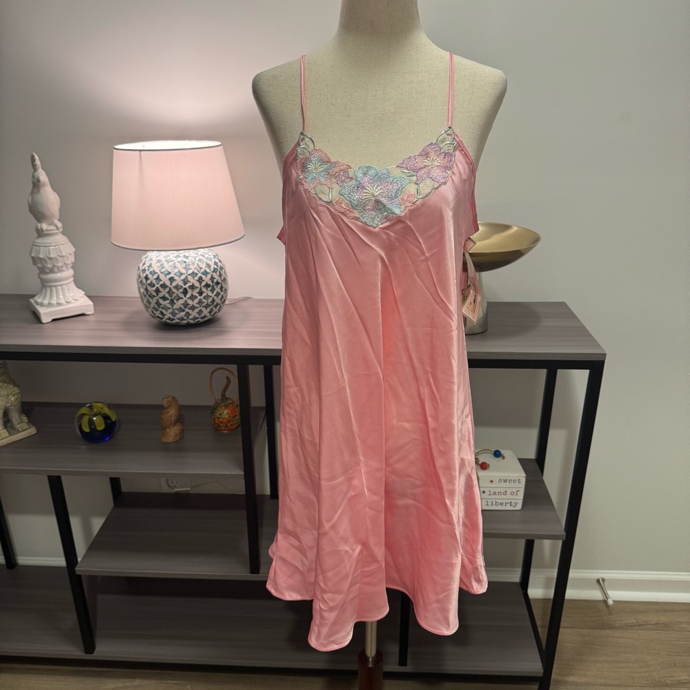 NWT Val Mode Lingerie 2-Piece Peignoir Set – Pink Satin & Floral Lace (Size M) - Picture 3 of 13